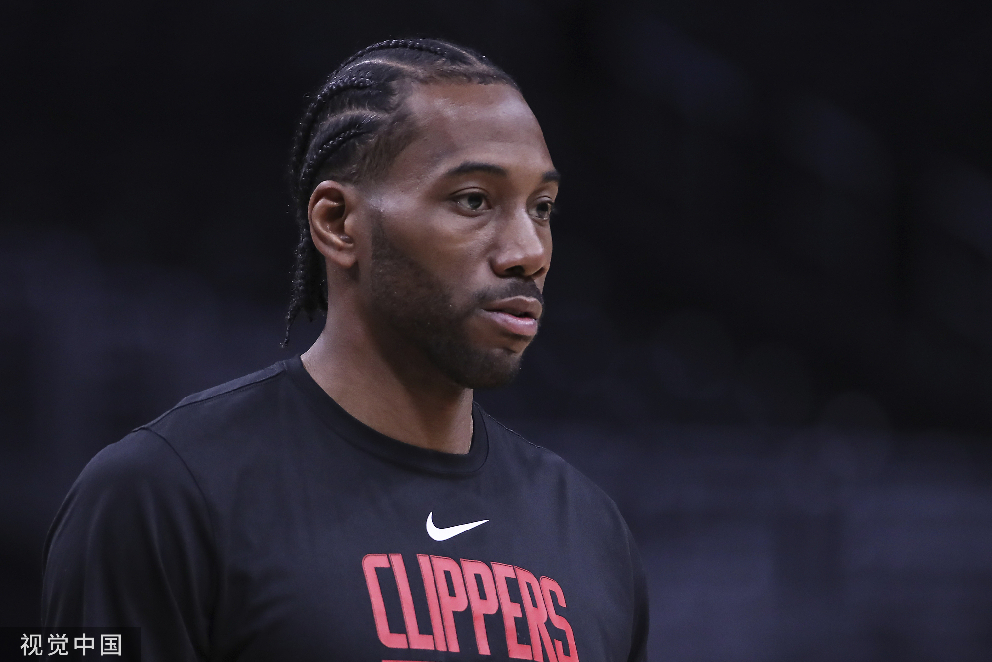 而是由阵容 而是由阵容