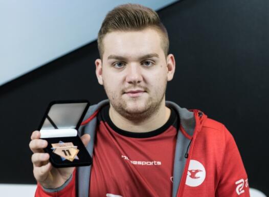 且通过战术 且通过战术